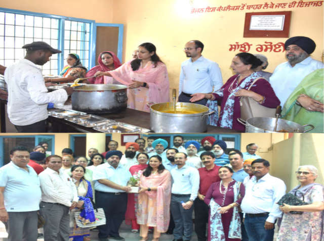 You are currently viewing ਡਿਪਟੀ ਕਮਿਸ਼ਨਰ ਵੱਲੋਂ ਸਾਂਝੀ ਰਸੋਈ ਦਾ ਦੌਰਾ,ਖੁਦ ਪਰੋਸਿਆ ਖਾਣਾ
