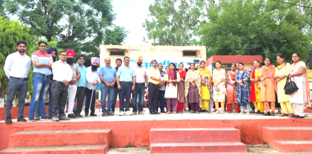 You are currently viewing ਸਸਸਸ ਹਾਜੀਪੁਰ ਦੀ ਵਿਦਿਆਰਥਣ ਸੁਹਾਨੀ ਬਾਰ੍ਹਵੀਂ ਜਮਾਤ ਦੀ ਮੈਰਿਟ ‘ਚ