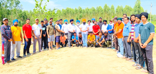 You are currently viewing ਕਮਲਜੀਤ ਸਿੰਘ ਕੁਲਾਰ ਵਲੋਂ ਦਸਮੇਸ਼ ਯੁਵਕ ਸੇਵਾਵਾਂ ਕਲੱਬ ਪਿੰਡ ਜਮਸ਼ੇਰ ਚਠਿਆਲ ਦੇ ਕ੍ਰਿਕਟ ਟੂਰਨਾਮੈਟ ਦਾ ਉਦਘਾਟਨ