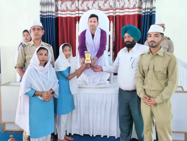 You are currently viewing 96 ਫੀਸਦੀ ਅੰਕ ਲੈਣ ਵਾਲੀ ਭਾਵਨਾਂ ਨੂੰ ਕੀਤਾ ਸਨਮਾਨਿਤ