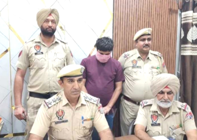 You are currently viewing ਵਿਧਾਇਕ ਦਸੂਹਾ ਦਾ ਪੀ ਏ ਦੱਸ ਕੇ ਠੱਗੀ ਮਾਰਨ ਵਾਲੇ 2 ਲੋਕਾਂ ਨੂੰ ਪੁਲਿਸ ਨੇ ਕੀਤਾ ਗਿ੍ਰਫਤਾਰ