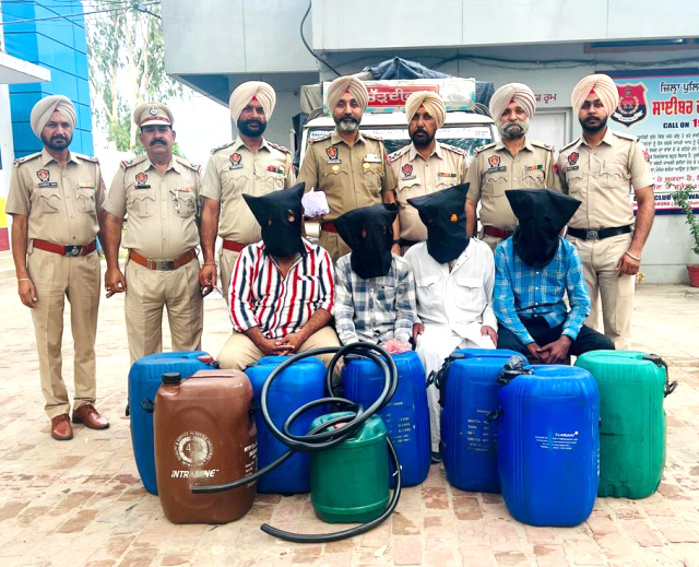 You are currently viewing ਟਾਂਡਾ ਪੁਲਿਸ ਵੱਲੋਂ ਨਸ਼ਾ ਸਮੱਗਲਰ ਟਰਾਂਸਫਾਰਮਾਂ ਦਾ ਤੇਲ ਚੋਰੀ ਕਰਨ ਵਾਲੇ ਗੈਂਗ ਦੇ 04 ਮੈਂਬਰ ਗ੍ਰਿਫਤਾਰ