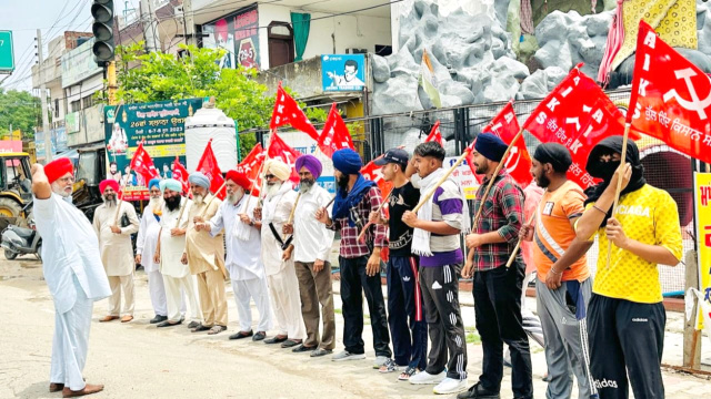 You are currently viewing ਸੰਯੁਕਤ ਮੋਰਚੇ ਦੇ ਸੱਦੇ ਤੇ ਕਿਸਾਨ ਸਭਾ ਵੱਲੋਂ ਪਹਿਲਵਾਨ ਦੇ ਹੱਕ ਵਿੱਚ ਦਿੱਤਾ ਧਰਨਾ