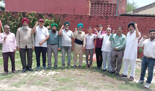 You are currently viewing ਪ.ਸ.ਸ.ਫ.ਵਲੋਂ ਔਰਤ ਪਹਿਲਵਾਨਾਂ ਨੂੰ ਇਨਸਾਫ਼ ਦੇਣ ਅਤੇ ਆਰੋਪੀ ਭਾਜਪਾ ਸੰਸਦ ਬ੍ਰਿਜ ਭੂਸ਼ਣ ਸ਼ਰਨ ਸਿੰਘ ਨੂੰ ਗ੍ਰਿਫ਼ਤਾਰ ਕਰਨ ਲਈ ਕੀਤਾ ਪ੍ਰਦਰਸ਼ਨ*