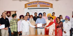 Read more about the article ਖਾਲਸਾ ਕਾਲਜ,ਗੜ੍ਹਦੀਵਾਲਾ ਵਿਖੇ ਕਰੈਸ਼ ਕੋਰਸਾਂ ਦੀ ਸਮਾਪਤੀ ਮੌਕੇ ਸਰਟੀਫਿਕੇਟ ਵੰਡੇ