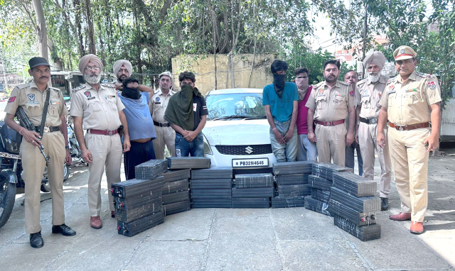 You are currently viewing ਚੋਰੀ ਕੀਤੀਆਂ 29 ਬੈਟਰੀਆਂ ਸਮੇਤ 4 ਵਿਅਕਤੀ ਪੁਲਿਸ ਅੜਿੱਕੇ