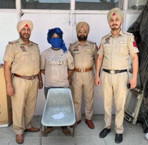 Read more about the article ਮੋਬਾਈਲ ਖੋਹਣ ਵਾਲੇ ਇੱਕ ਦੋਸ਼ੀ ਨੂੰ ਪੁਲਿਸ ਨੇ ਕੀਤਾ ਕਾਬੂ, ਦੂਜੇ ਦੀ ਭਾਲ ਜਾਰੀ