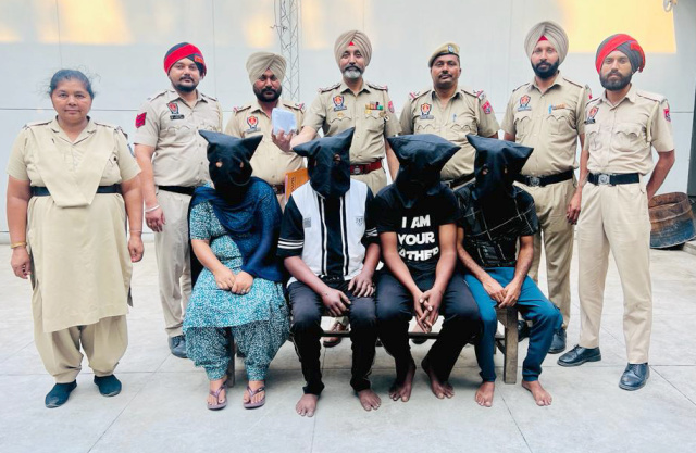 You are currently viewing ਟਾਂਡਾ ਪੁਲਿਸ ਵੱਲੋ ਡਕੈਤੀ ਗਰੋਹ ਦੇ 04 ਮੈਬਰ 530 ਗ੍ਰਾਮ ਨਸ਼ੀਲੇ ਪਦਾਰਥਾਂ ਸਮੇਤ ਗ੍ਰਿਫਤਾਰ