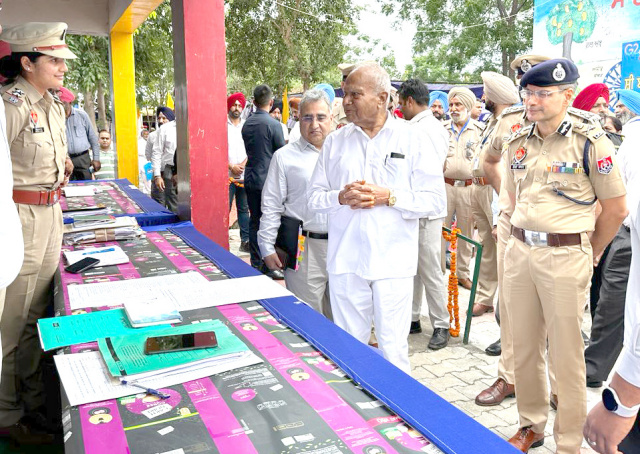 You are currently viewing ਰਾਜਪਾਲ ਨੇ ਡਰੋਨਾਂ ਰਾਹੀਂ ਸਰਹੱਦੀ ਸੁਰੱਖਿਆ, ਘੁਸਪੈਠ ਅਤੇ ਨਸ਼ੀਲੇ ਪਦਾਰਥਾਂ ਦੀ ਤਸਕਰੀ ਦਾ ਜਾਇਜ਼ਾ ਲੈਣ ਲਈ ਪੰਜਾਬ ਦੇ ਸਰਹੱਦੀ ਖੇਤਰ ਦਾ ਕੀਤਾ ਦੌਰਾ