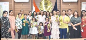 Read more about the article ਡਿਪਟੀ ਕਮਿਸ਼ਨਰ ਨੇ ਇੰਡੋ-ਨੇਪਾਲ ਡਾਂਸ ਸਪੋਰਟਸ ਇੰਟਰਨੈਸ਼ਨਲ ਚੈਂਪੀਅਨਸ਼ਿਪ-2023 ਦੇ ਜੇਤੂ ਬੱਚਿਆਂ ਨੂੰ ਕੀਤਾ ਸਨਮਾਨਿਤ