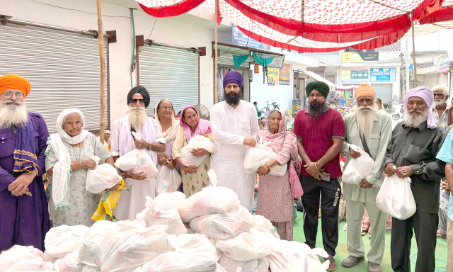 You are currently viewing ਬਾਬਾ ਦੀਪ ਸਿੰਘ ਸੇਵਾ ਦਲ ਐਂਡ ਵੈਲਫੇਅਰ ਸੁਸਾਇਟੀ ਗੜ੍ਹਦੀਵਾਲਾ ਨੇ ਮਹੀਨਾਵਾਰ ਸਮਾਗਮ ਦੌਰਾਨ 250 ਲੋੜਵੰਦਾਂ ਨੂੰ ਵੰਡਿਆ ਰਾਸ਼ਣ