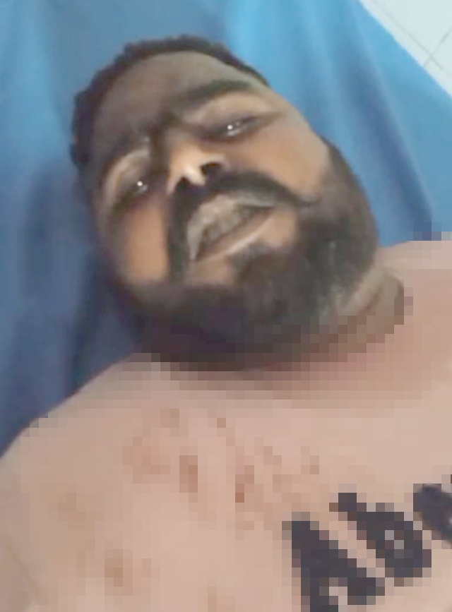 You are currently viewing ਘਰ ਦੇ ਦਰਵਾਜ਼ੇ ਤੇ ਗੋਲੀਆਂ ਮਾਰ ਕੇ ਨੌਜਵਾਨ ਗੰਭੀਰ ਰੂਪ ਵਿਚ ਕੀਤਾ ਜ+ਖਮੀ