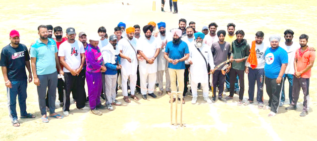 You are currently viewing ਪਿੰਡ ਡੱਫਰ ਵਿਖੇ ਸ਼ੁਰੂ ਹੋਏ 2 ਰੋਜਾ ਕ੍ਰਿਕਟ ਟੂਰਨਾਮੈਂਟ ਦਾ ਕਮਲਜੀਤ ਸਿੰਘ ਕੁਲਾਰ ਨੇ ਕੀਤਾ ਉਦਘਾਟਨ 