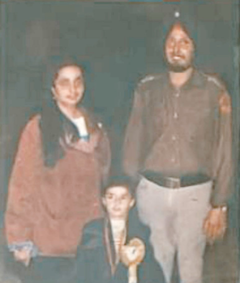 You are currently viewing ਕੈਪਟਨ ਮਨਜਿੰਦਰ ਸਿੰਘ ਭਿੰਡਰ ਦੀ 26ਵੀਂ ਬਰਸੀ ਪਿੰਡ ਮਹਿਤਾ ਚੌਂਕ ਵਿਖੇ 13 ਜੂਨ ਨੂੰ ਮਨਾਈ ਜਾਵੇਗੀ