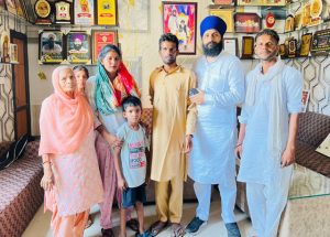 Read more about the article ਬਾਬਾ ਦੀਪ ਸਿੰਘ ਸੇਵਾ ਦਲ ਐਂਡ ਵੈਲਫੇਅਰ ਸੁਸਾਇਟੀ ਗੜ੍ਹਦੀਵਾਲਾ ਵਲੋਂ ਇੱਕ ਹੋਰ ਵਿਅਕਤੀ ਨੂੰ ਪਰਿਵਾਰ ਨਾਲ ਮਿਲਾਇਆ ਗਿਆ