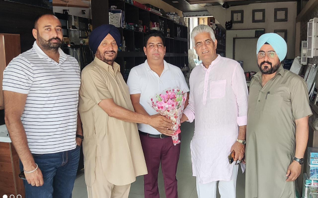 You are currently viewing ਪੰਜਾਬ ਭਵਨ ਸਰੀ ਕੈਨੇਡਾ ਦੇ ਮੁਖੀ ਸੁੱਖੀ ਬਾਠ ਪੰਜਾਬ ਆਏ