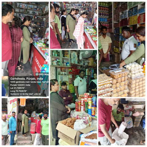 You are currently viewing ਸਵੱਛ ਭਾਰਤ ਅਭਿਆਨ ਤਹਿਤ ”ਮੇਰਾ ਸ਼ਹਿਰ ਮੇਰਾ ਮਾਣ” ਮੁਹਿੰਮ ਦੇ ਚੱਲਦਿਆਂ ਸ਼ਹਿਰ ‘ਚ ਦੁਕਾਨਾਂ ਦੀ ਕੀਤੀ ਚੈਕਿੰਗ