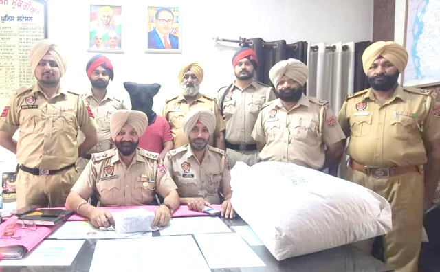 You are currently viewing 22 ਕਿਲੋਗ੍ਰਾਮ ਡੋਡੇ ਚੂਰਾ ਪੋਸਤ ਅਤੇ 58 ਹਜਾਰ ਰੁਪਏ ਡੱਰਗ ਮਨੀ ਸਮੇਤ ਇੱਕ ਵਿਅਕਤੀ ਆਇਆ ਪੁਲਿਸ ਅੜਿੱਕੇ