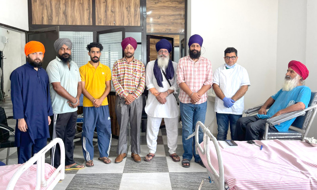 You are currently viewing ਚੈਰੀਟੇਬਲ ਹਸਪਤਾਲ ਪਿੰਡ ਬਾਹਗਾ ਵਿਖੇ ਦੰਦਾਂ ਦੇ ਮਾਹਿਰ ਡਾ ਨਵਦੀਪ ਸਿੰਘ ਨੇ 20 ਮਰੀਜ਼ਾਂ ਦਾ ਕੀਤਾ ਚੈਕਅੱਪ