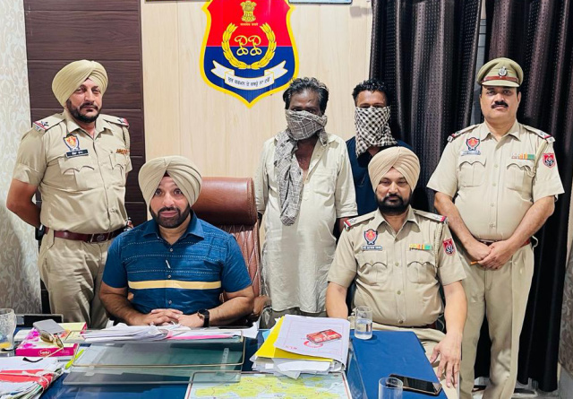 You are currently viewing 4 ਪੇਟੀਆਂ ਨਜਾਇਜ਼ ਸ਼ਰਾਬ,14 ਕਿਲੋਗ੍ਰਾਮ ਡੋਡੇ ਚੂਰਾ ਪੋਸਤ ਅਤੇ ਇੱਕ ਡਿਜੀਟਲ ਕੰਡੇ ਸਮੇਤ 2 ਵਿਅਕਤੀ ਪੁਲਿਸ ਅੜਿੱਕੇ