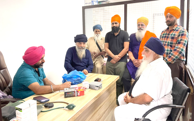 Read more about the article ਚੈਰੀਟੇਬਲ ਹਸਪਤਾਲ ਪਿੰਡ ਬਾਹਗਾ ਵਿਖੇ ਡਾ ਹਰਪ੍ਰੀਤ ਸਿੰਘ ਨੇ ਮਰੀਜ਼ਾਂ ਦਾ ਚੈੱਕਅਪ ਕੀਤਾ