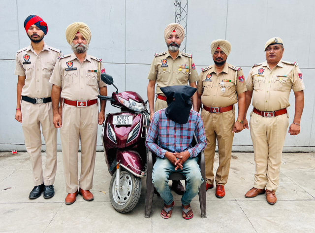 Read more about the article *ਬੀਤੇ ਦਿਨੀਂ ਹੋਈ ਲੁੱਟ ਪੁਲਿਸ ਵਲੋਂ ਟਰੇਸ,ਐਕਟਿਵਾ ਸਮੇਤ ਇਕ ਦੋਸ਼ੀ ਗ੍ਰਿਫਤਾਰ*