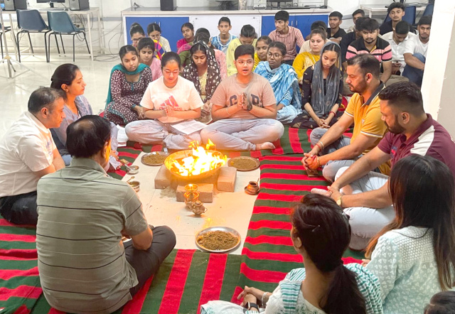 You are currently viewing ਕੇ.ਐਮ.ਐਸ ਕਾਲਜ ਵਿਖੇ ਹਵਨ ਯੱਗ ਕਰਵਾਇਆ ਗਿਆ – ਪ੍ਰਿੰਸੀਪਲ ਡਾ.ਸ਼ਬਨਮ ਕੌਰ