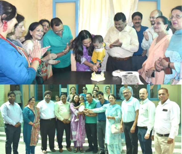 You are currently viewing ਡਿਪਟੀ ਕਮਿਸ਼ਨਰ ਨੇ ਸਾਂਝੀ ਰਸੋਈ ’ਚ ਮਨਾਇਆ ਆਪਣੇ ਬੇਟੇ ਅਵਿਆਂਸ਼ ਦਾ ਪਹਿਲਾ ਜਨਮ ਦਿਨ