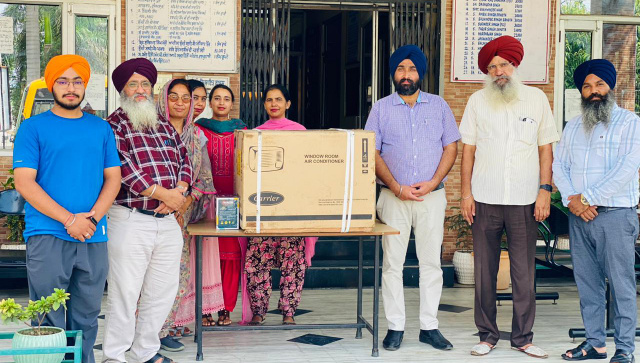 Read more about the article ਖਾਲਸਾ ਕਾਲਜ ਗੜ੍ਹਦੀਵਾਲਾ ਦੇ ਵਿਦਿਆਰਥੀ ਤਰਨਦੀਪ ਸਿੰਘ ਮਾਣਕੂ ਵੱਲੋਂ ਕਾਲਜ ਨੂੰ ਏ.ਸੀ.ਦਾਨ