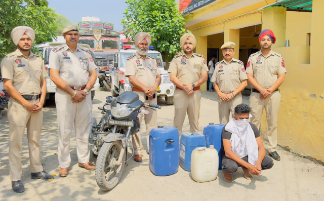 You are currently viewing दो महीने में अवैध शराब कारोबार के खिलाफ पुलिस का आठवां बड़ा ऑपरेशन