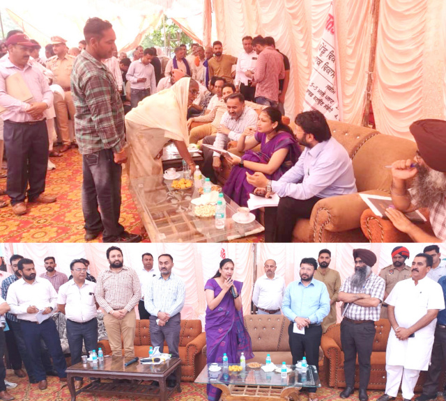 You are currently viewing ਸਰਕਾਰ ਤੁਹਾਡੇ ਦੁਆਰ’ – ਜਨਤਕ ਸ਼ਿਕਾਇਤ ਨਿਵਾਰਨ ਕੈਂਪ ਦੌਰਾਨ ਵਿਧਾਇਕ ਡਾ. ਰਵਜੋਤ ਸਿੰਘ ਅਤੇ ਡੀ. ਸੀ ਨੇ ਸੁਣੀਆਂ ਲੋਕਾਂ ਦੀਆਂ ਸ਼ਿਕਾਇਤਾਂ