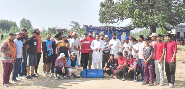 You are currently viewing ਪੰਜਾਬ ਦੀ ਨੌਜਵਾਨੀ ਨੂੰ ਨਸ਼ਿਆਂ ਦੀ ਦਲਦਲ ਚੋਂ ਵਚਾਉਣ ਲਈ ਪਿੰਡ-ਪਿੰਡ ਖੇਡ ਟੂਰਨਾਮੈਂਟ ਕਰਵਾਉਣਾ ਸਮੇਂ ਦੀ ਮੁੱਖ ਲੋੜ : ਸੰਜੀਵ ਮਨਹਾਸ