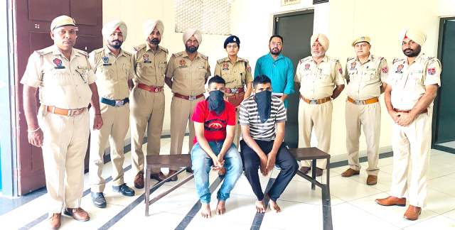 You are currently viewing ਵੱਖ-ਵੱਖ ਮੁਕਦਮੇ ‘ਚ ਭਗੋੜੇ 2 ਨੌਜਵਾਨਾਂ ਨੂੰ ਪੁਲਿਸ ਨੇ ਕੀਤਾ ਕਾਬੂ