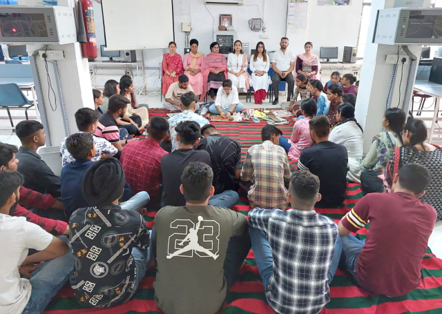 You are currently viewing ਕੇ.ਐਮ.ਐਸ ਕਾਲਜ ਵਿਖੇ ਗੁਰੂ ਪੂਰਨਿਮਾ ਅਤੇ ਅੰਤਰਰਾਸ਼ਟਰੀ ਪਲਾਸਟਿਕ ਬੈਗ ਮੁਕਤ ਦਿਵਸ ਮੌਕੇ ਸੈਮੀਨਾਰ ਕਰਵਾਇਆ – ਪ੍ਰਿੰਸੀਪਲ ਡਾ.ਸ਼ਬਨਮ ਕੌਰ