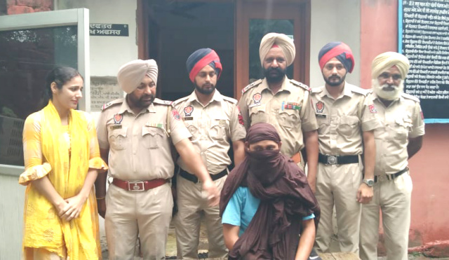 You are currently viewing ਨਜਾਇਜ਼ 32 ਬੋਰ ਪਿਸਤੌਲ ਤੇ ਇੱਕ ਜਿੰਦਾ ਰੌਂਦ ਸਮੇਤ ਇੱਕ ਵਿਅਕਤੀ ਪੁਲਿਸ ਅੜਿੱਕੇ