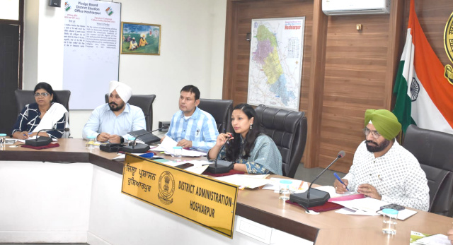 You are currently viewing ਸੰਭਾਵੀ ਹੜ੍ਹਾਂ ਦੀ ਸਥਿਤੀ ਨਾਲ ਨਜਿੱਠਣ ਲਈ ਅਧਿਕਾਰੀ ਗੰਭੀਰਤਾ ਅਤੇ ਤਨਦੇਹੀ ਨਾਲ ਨਿਭਾਉਣ ਜ਼ਿੰਮੇਵਾਰੀ : ਕੋਮਲ ਮਿੱਤਲ