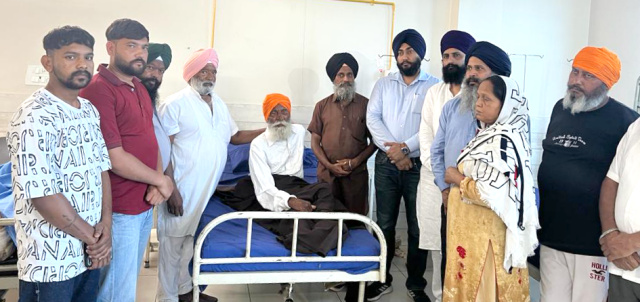 You are currently viewing ਬਾਬਾ ਦੀਪ ਸਿੰਘ ਸੇਵਾ ਦਲ ਐਂਡ ਵੈਲਫੇਅਰ ਸੁਸਾਇਟੀ ਗੜ੍ਹਦੀਵਾਲਾ ਨੇ 75 ਸਾਲ ਦੇ ਬਜੁਰਗ ਨੂੰ ਪਰਿਵਾਰ ਨਾਲ ਮਿਲਾਇਆ