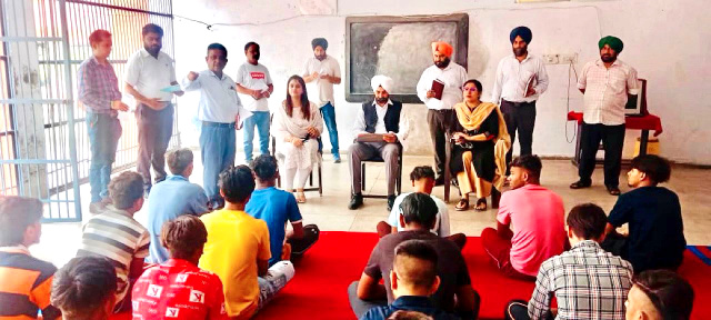 You are currently viewing ਜ਼ਿਲ੍ਹਾ ਤੇ ਸੈਸ਼ਨ ਜੱਜ ਨੇ ਅਬਜ਼ਰਵੇਸ਼ਨ ਹੋਮ, ਓਲਡ ਏਜ ਹੋਮ ਤੇ ਚਿਲਡਰਨ ਹੋਮ ਦਾ ਕੀਤਾ ਅਚਨਚੇਤ ਨਿਰੀਖਣ