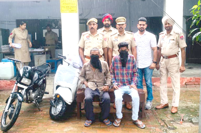 You are currently viewing ਚੋਰੀ ਕੀਤੇ ਮੋਟਰ-ਸਾਈਕਲ ਤੇ ਐਕਟਿਵਾ ਸਮੇਤ ਦੋ ਨੌਜਵਾਨ ਪੁਲਿਸ ਅੜਿੱਕੇ