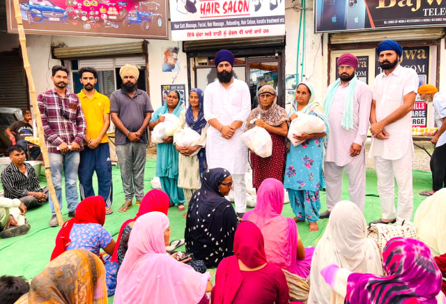 You are currently viewing ਬਾਬਾ ਦੀਪ ਸਿੰਘ ਸੇਵਾ ਦਲ ਐਂਡ ਵੈਲਫੇਅਰ ਸੁਸਾਇਟੀ ਗੜ੍ਹਦੀਵਾਲਾ ਵਲੋਂ ਮਹੀਨਾਵਾਰ ਸਮਾਗਮ ਦੌਰਾਨ 300 ਲੋੜਵੰਦਾਂ ਨੂੰ ਵੰਡਿਆ ਰਾਸ਼ਣ