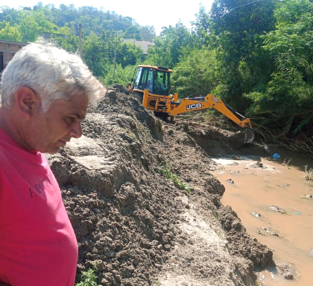 You are currently viewing ਪਾਣੀ ਤੋਂ ਪ੍ਰਭਾਵਿਤ ਇਲਾਕਿਆਂ ਵਿੱਚ ਟੀਮਾਂ ਬਣਾ ਕੇ ਕੀਤਾ ਜਾ ਰਿਹੈ ਰਾਹਤ ਕਾਰਜ : ਡਿਪਟੀ ਕਮਿਸ਼ਨਰ