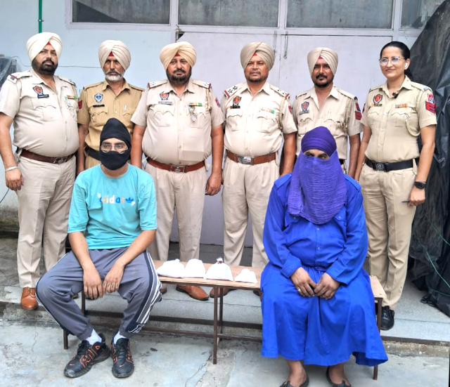 You are currently viewing 1000 ਗ੍ਰਾਮ ਨਸ਼ੀਲੇ ਪਦਾਰਥ, 15 ਟੀਕੇ ਅਤੇ ਡੱਰਗ ਮਨੀ ਸਮੇਤ ਇਨੋਵਾ ਗੱਡੀ ਸਵਾਰ ਦੋ ਵਿਅਕਤੀ ਕਾਬੂ