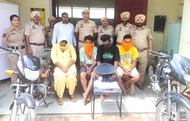 You are currently viewing ਦਸੂਹਾ ਪੁਲਿਸ ਵਲੋਂ ਔਰਤ ਸਮੇਤ 4 ਨਸ਼ਾ ਤਸਕਰ ਕਾਬੂ 