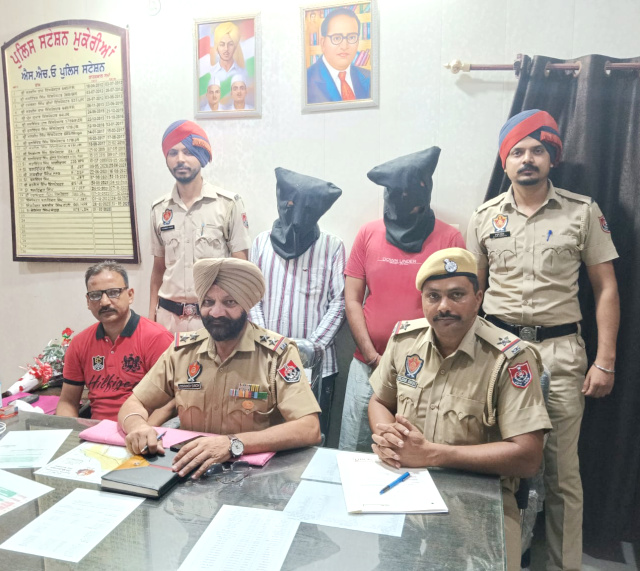 You are currently viewing 70 ਗ੍ਰਾਮ ਨਸ਼ੀਲੇ ਪਦਾਰਥ ਅਤੇ 18000 ਐਮ ਐਲ ਨਜਾਇਜ਼ ਸ਼ਰਾਬ ਸਮੇਤ 2 ਵਿਅਕਤੀ ਪੁਲਿਸ ਅੜਿੱਕੇ