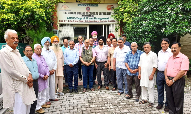 You are currently viewing ਸੀਨੀਅਰ ਸਿਟੀਜ਼ਨਜ਼ ਦਿਵਸ ਮੈਡੀਕਲ ਕੈਂਪ ਦੇ ਰੂਪ ਵਿੱਚ ਮਨਾਉਣ ਦਾ ਕੀਤਾ ਫੈਸਲਾ – ਚੌਧਰੀ ਕੁਮਾਰ ਸੈਣੀ