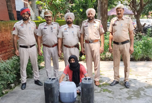 Read more about the article 82 ਬੋਤਲਾਂ ਨਜਾਇਜ਼ ਸ਼ਰਾਬ ਸਮੇਤ ਇੱਕ ਵਿਅਕਤੀ ਪੁਲਿਸ ਅੜਿੱਕੇ