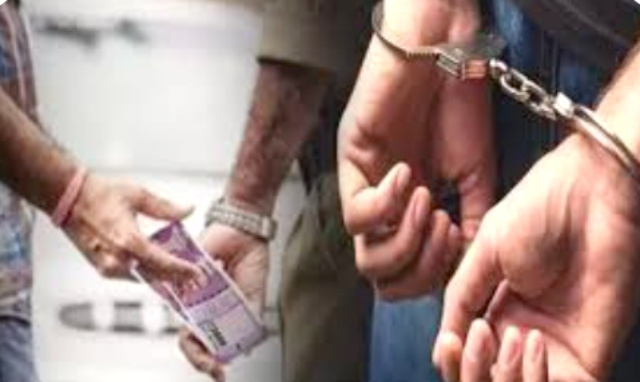 You are currently viewing ਵਿਜੀਲੈਂਸ ਬਿਊਰੋ ਨੇ 4000 ਰੁਪਏ ਰਿਸ਼ਵਤ ਲੈਂਦਾ ਸਰਕਾਰੀ ਐਂਬੂਲੈਂਸ ਡਰਾਈਵਰ ਦਬੋਚਿਆ