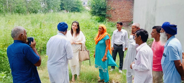 You are currently viewing ਸੀ.ਜੇ.ਐਮ.ਵਲੋਂ ਹੜ੍ਹ ਪ੍ਰਭਾਵਿਤ ਪਿੰਡਾਂ ਦਾ ਦੌਰਾ