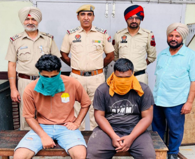 You are currently viewing ਲੁੱਟ ਖੋਹ ਕੀਤੇ ਮੋਬਾਇਲ ਤੇ ਸਕੂਟਰੀ ਸਮੇਤ ਦੋ ਨੌਜਵਾਨ ਆਏ ਪੁਲਿਸ ਅੜਿੱਕੇ