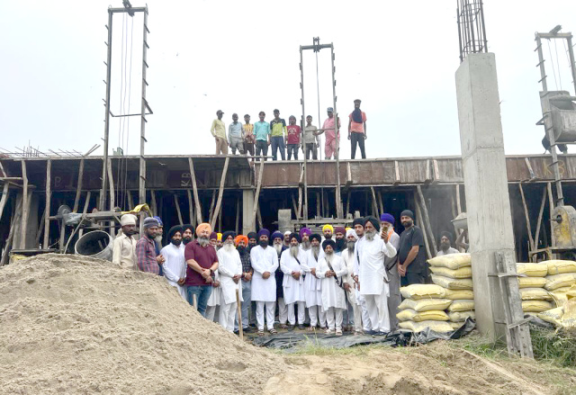 You are currently viewing ਪਿੰਡ ਬਾਹਗਾ ਵਿਖੇ ਚੈਰੀਟੇਬਲ ਹਸਪਤਾਲ ਦੀ ਅੱਧੀ ਬਿਲਡਿੰਗ ਤੇ ਪਾਇਆ ਲੈਂਟਰ